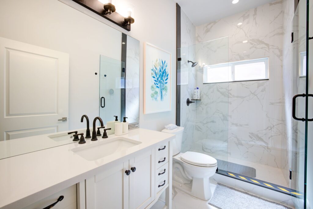 Modern Bathroom Interior ONLT2mH DH scaled