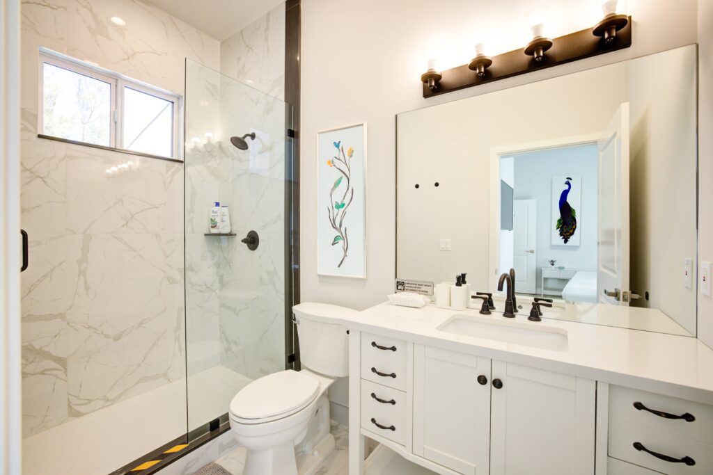 Modern Bathroom Interior s0OoQF86PN scaled